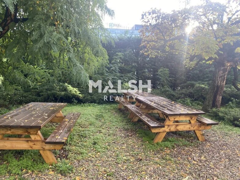 Bureau dans Lyon à louer - Photo du bâtiment - Image 2 de 6