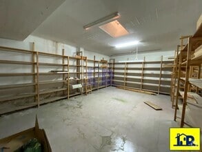 Retail in Cuenca, Cuenca for lease Interior Photo- Image 2 of 4