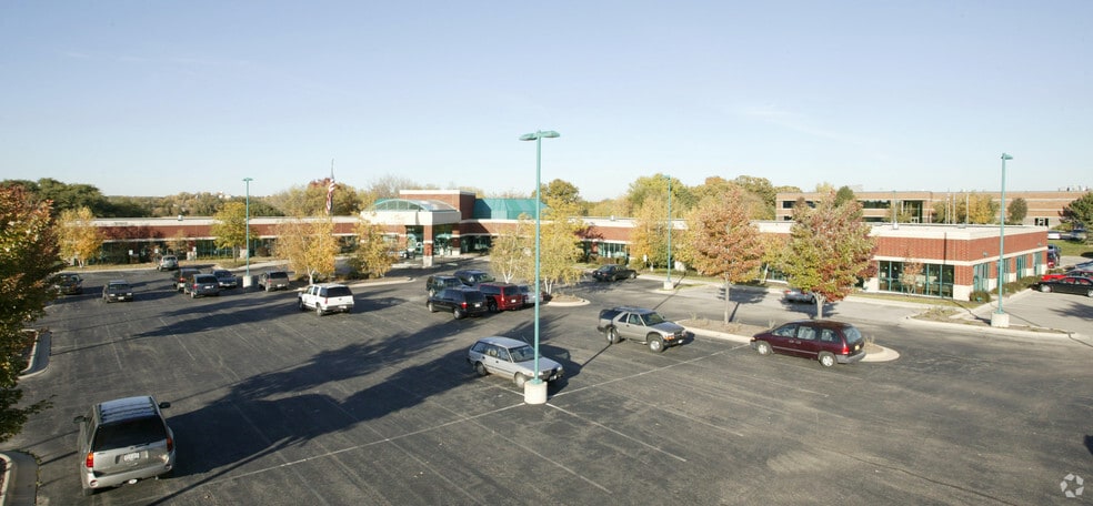 600 Walnut Ridge Dr, Hartland, WI for sale - Primary Photo - Image 1 of 3