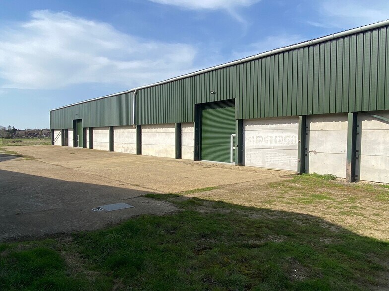 Wolverton Rd, Milton Keynes à louer - Photo du bâtiment - Image 2 de 5