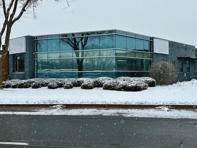 More details for 2575 Ouellette Pl, Windsor, ON - Office for Lease