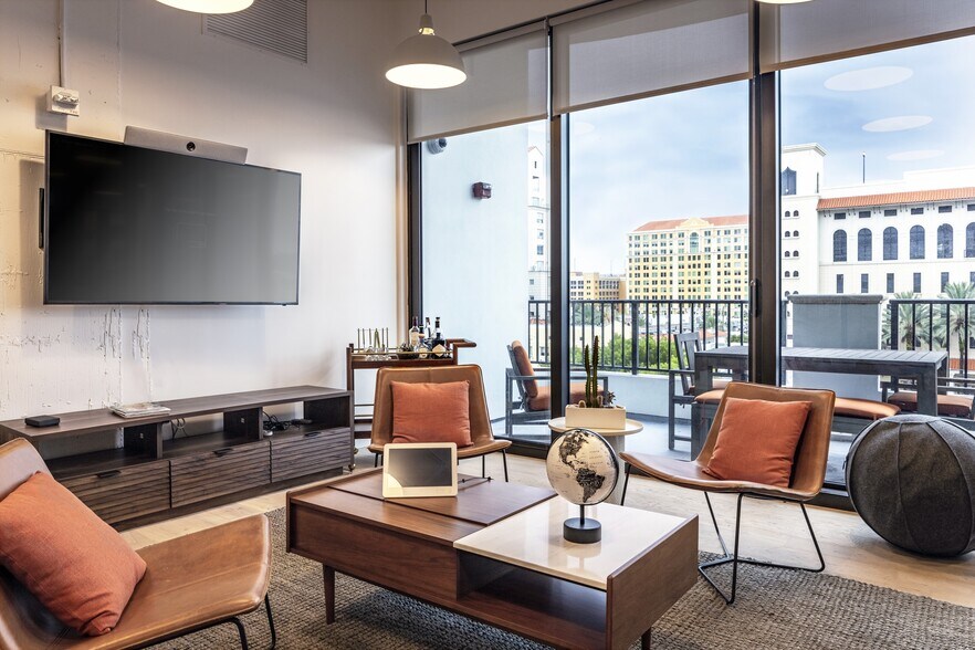 2222 Ponce de Leon Blvd, Coral Gables, FL à louer - Photo intérieure - Image 2 de 14