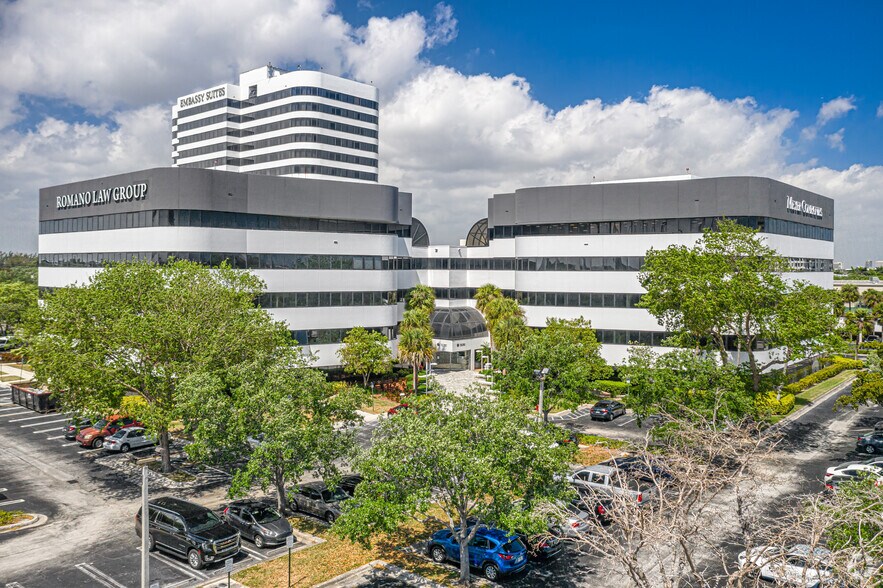 1601 Belvedere Rd, West Palm Beach, FL à louer - Photo du bâtiment - Image 1 de 14