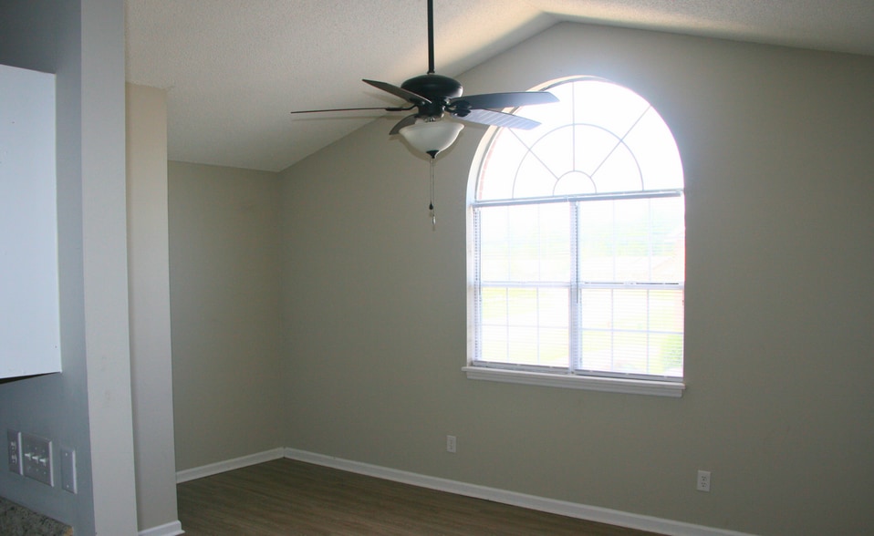 1286 Park West Dr, Greenville, NC for sale - Building Photo - Image 3 of 4