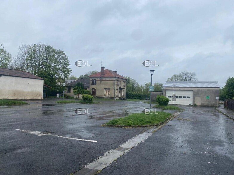 Flex in Villeparisis for sale - Building Photo - Image 1 of 8