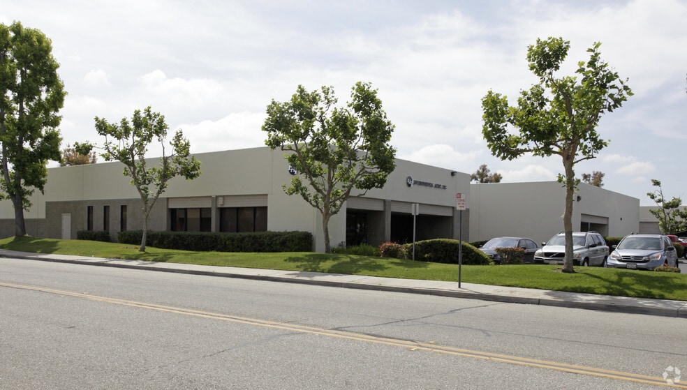1000 Ortega Way, Placentia, CA for sale - Primary Photo - Image 1 of 6