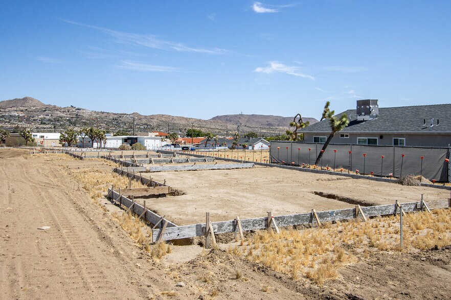 57405 Primrose dr, Yucca Valley, CA à vendre - Photo du bâtiment - Image 3 de 23