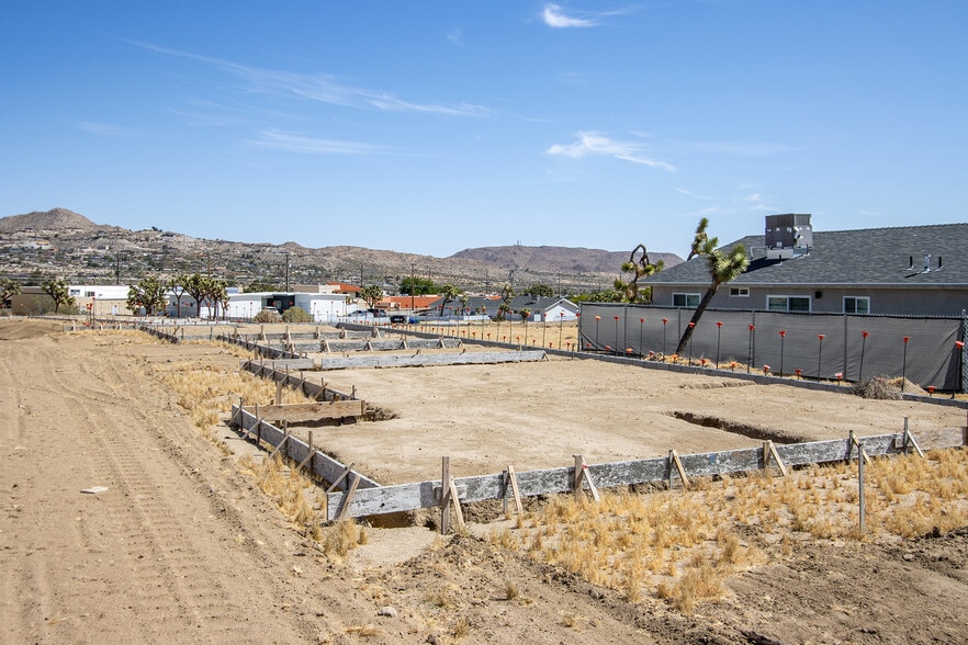 57405 Primrose dr, Yucca Valley, CA à vendre - Photo du bâtiment - Image 3 de 23