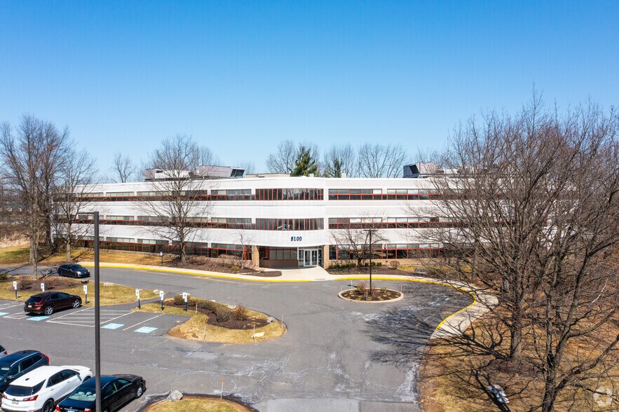 5100 W Tilghman St, Allentown, PA à louer - Photo du bâtiment - Image 2 de 4