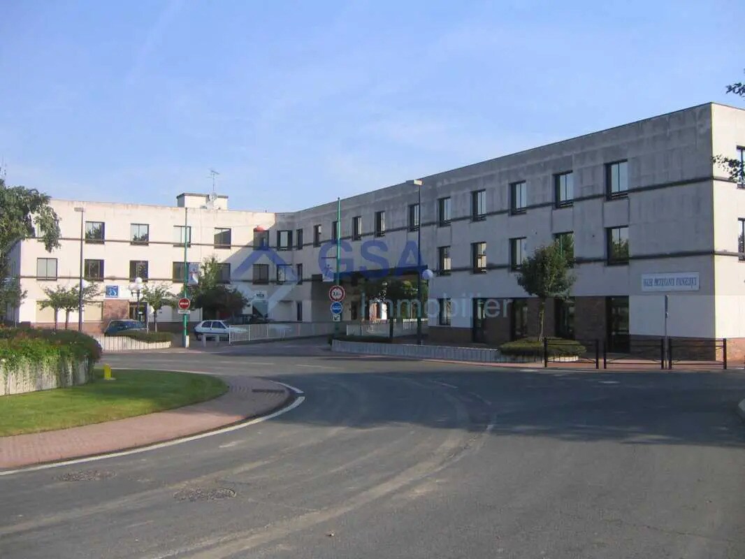 Office in Évry-Courcouronnes for sale Building Photo- Image 1 of 4