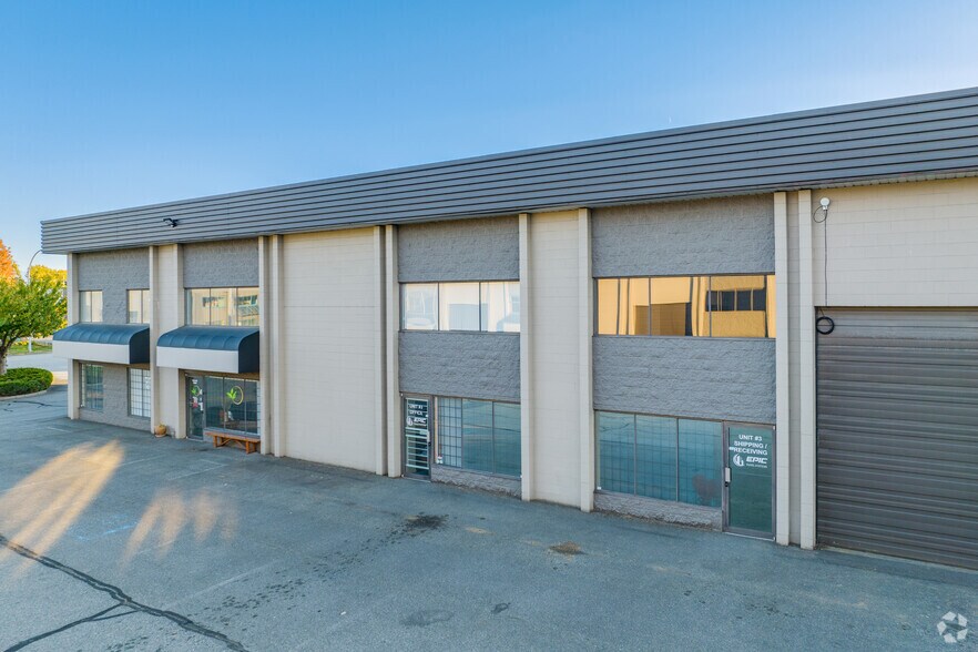 5965 205A St, Langley, BC à louer - Photo du bâtiment - Image 2 de 7