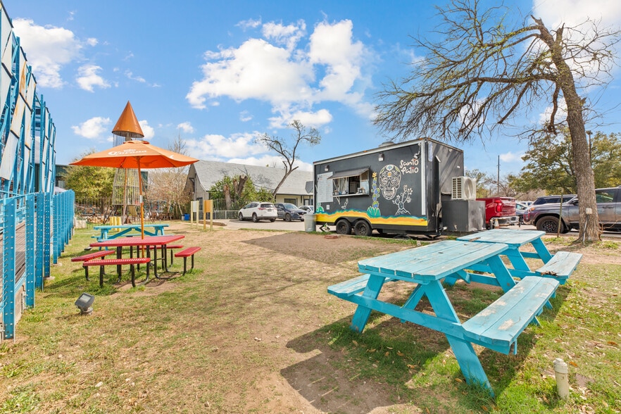 979 Springdale Rd, Austin, TX for lease - Building Photo - Image 2 of 7