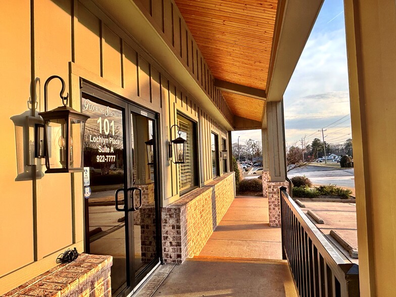 101 Lochlyn Pl, Bonaire, GA for sale - Building Photo - Image 2 of 6