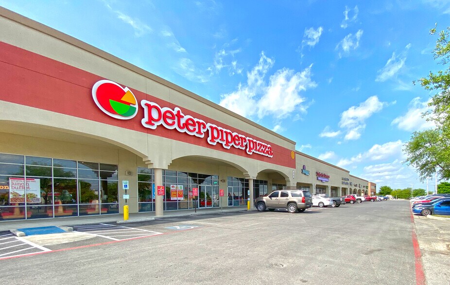 5703-5723 N Foster Rd, San Antonio, TX for lease - Building Photo - Image 2 of 4