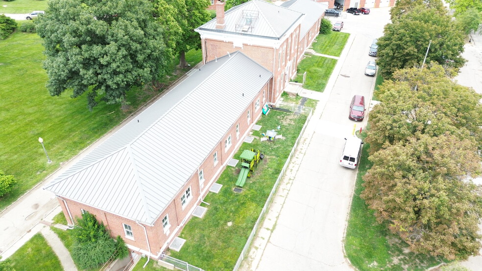 2101 Woolworth Ave, Omaha, NE for lease - Building Photo - Image 3 of 8