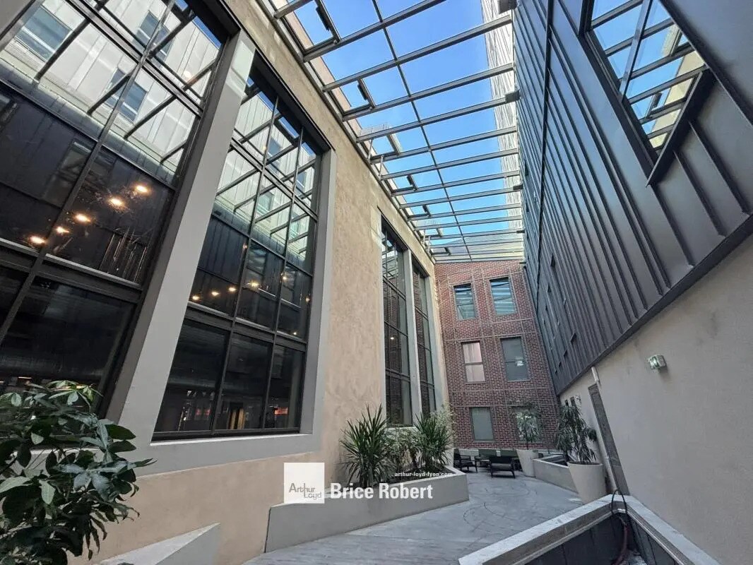 76 Rue Marius Berliet, Lyon for lease Interior Photo- Image 1 of 10