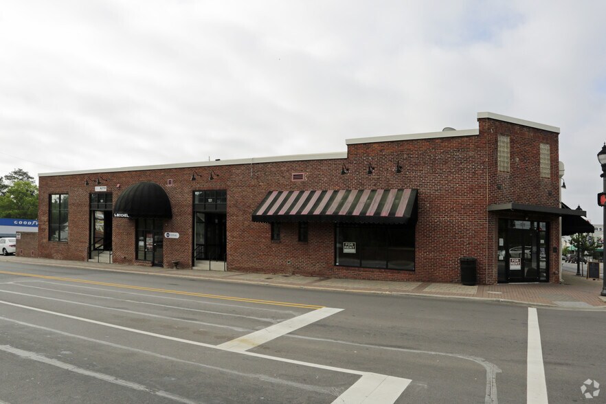 101 S Main St, Fuquay-Varina, NC à louer - Photo du bâtiment - Image 2 de 4