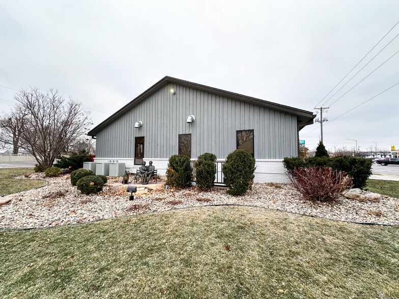307 W 41st St, Sioux Falls, SD for lease - Building Photo - Image 3 of 5