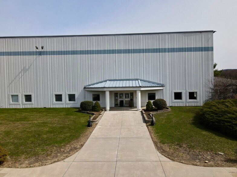 1055 Hanover St, Wilkes-Barre, PA à louer - Photo du bâtiment - Image 3 de 9