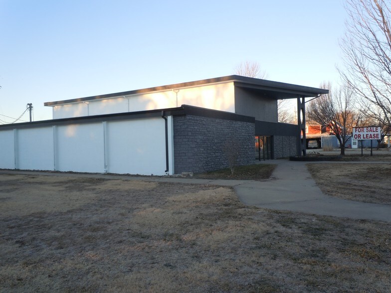 108 SE 6th St, Abilene, KS for sale - Building Photo - Image 2 of 45