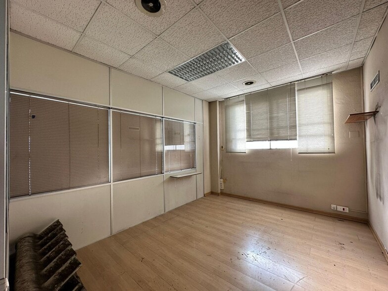 Retail in Carlet for lease - Building Photo - Image 2 of 8