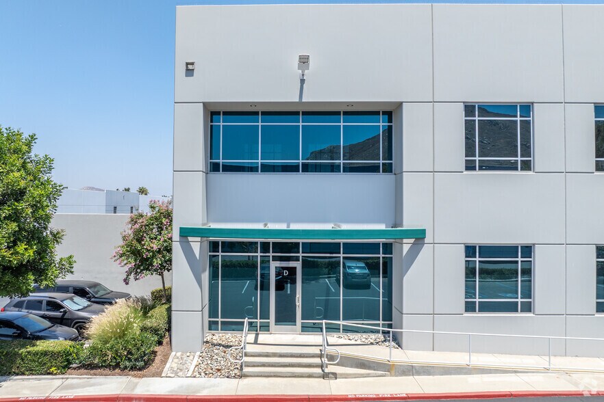 710 Palmyrita Ave, Riverside, CA à louer - Photo du bâtiment - Image 2 de 3