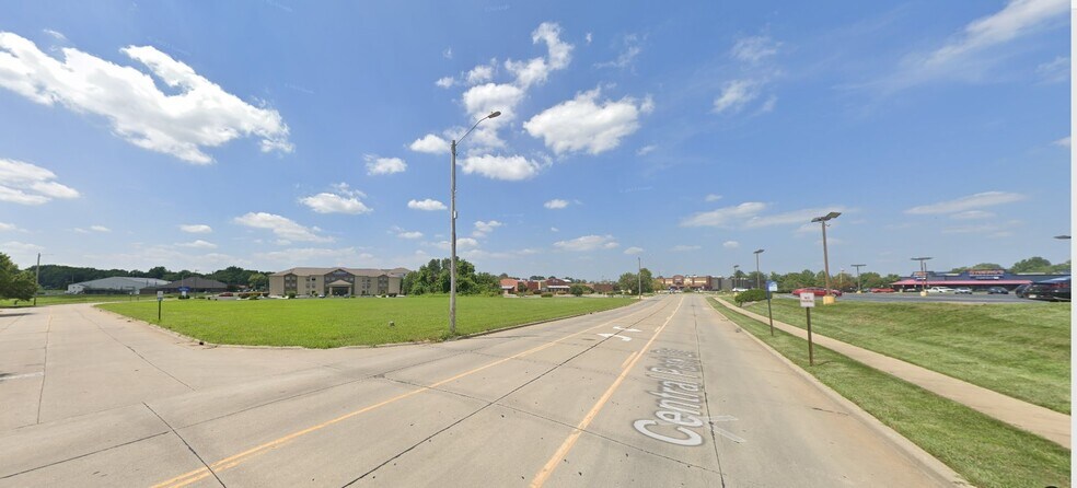 1316 Park Plaza Dr., O'Fallon, IL à vendre - Photo du bâtiment - Image 2 de 2