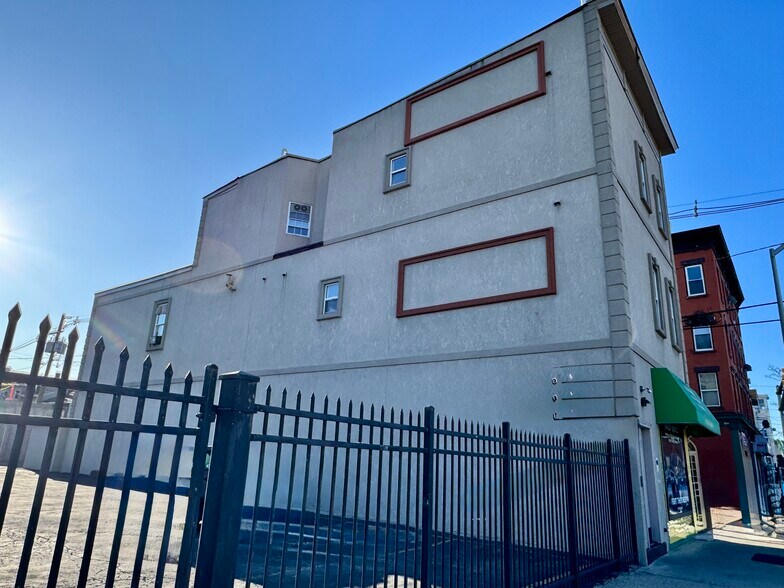 331 Straight St, Paterson, NJ à vendre - Photo du bâtiment - Image 2 de 4