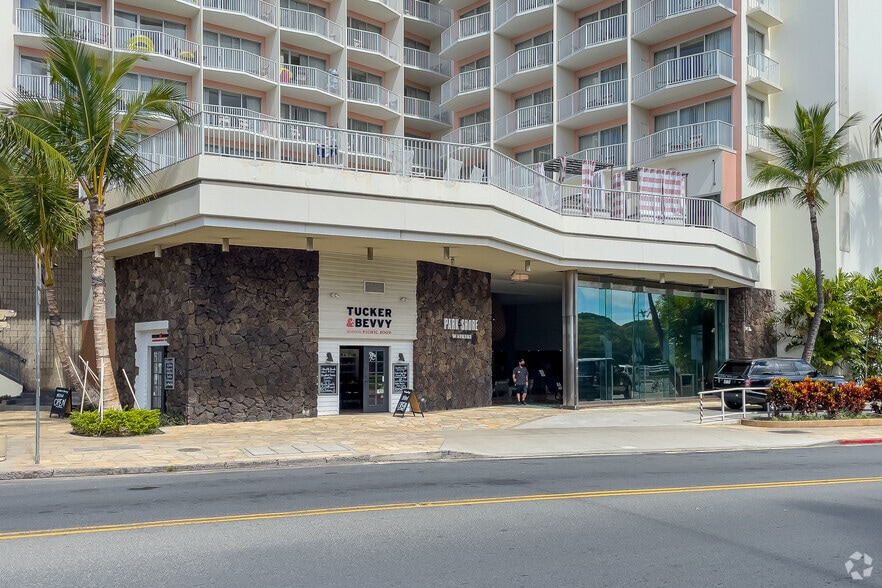 2586 Kalakaua Ave, Honolulu, HI à louer - Photo du bâtiment - Image 2 de 5