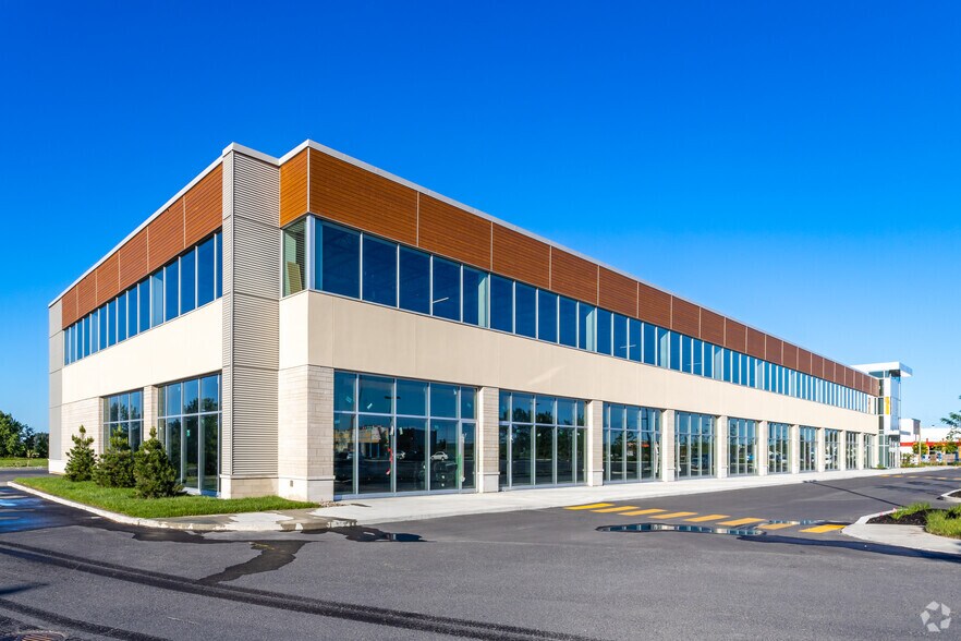 2369 Ch De Chambly, Carignan, QC à louer - Photo du bâtiment - Image 2 de 3