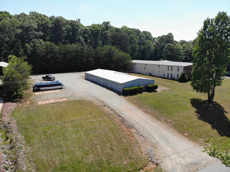 7576 Townsend Dr, Denver, NC à louer - Photo du bâtiment - Image 1 de 8