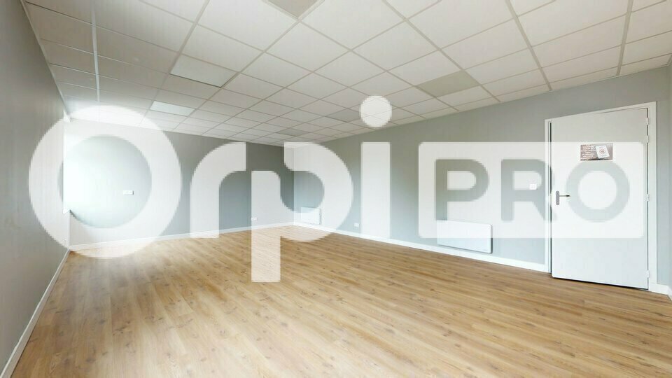 Flex in Soissons for lease - Interior Photo - Image 2 of 5