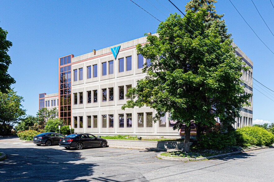 7405 Rte Transcanadienne, Montréal, QC à louer - Photo du bâtiment - Image 3 de 11