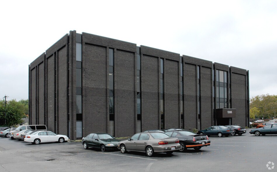 1395 E Dublin Granville Rd, Columbus, OH à louer - Photo du bâtiment - Image 1 de 7
