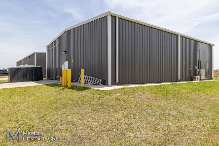 240 Silver Ln, Edmond, OK à vendre - Photo du bâtiment - Image 3 de 22