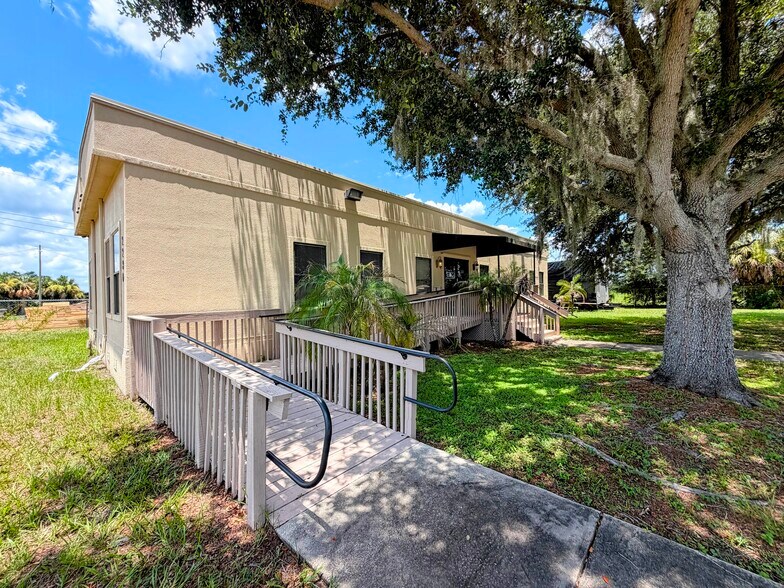 2290 E Us-92, Plant City, FL à vendre - Photo du bâtiment - Image 2 de 12