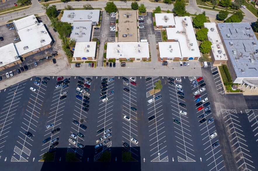 865-909 E Wilmette Rd, Palatine, IL à louer - Photo du bâtiment - Image 2 de 19