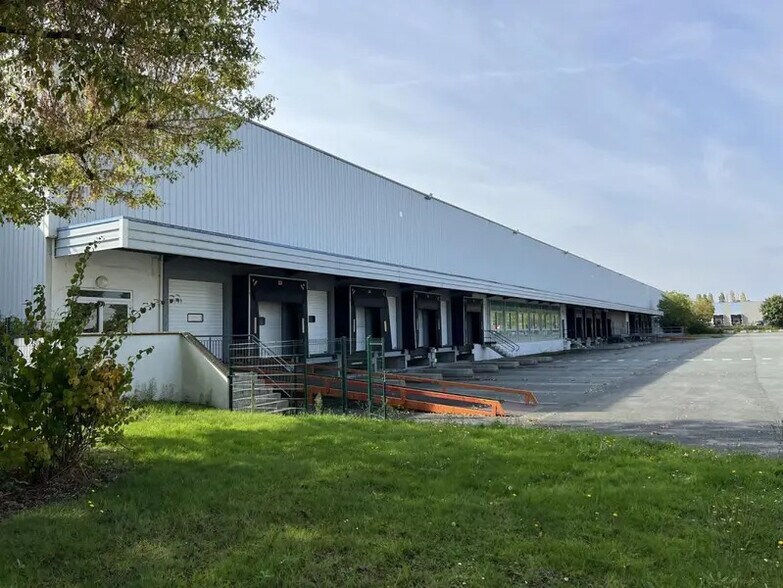 25 Avenue Du Bois De La Pie, Tremblay-en-France à louer - Photo du bâtiment - Image 3 de 24