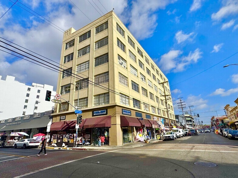 1048 Santee St, Los Angeles, CA à louer - Photo du bâtiment - Image 3 de 10