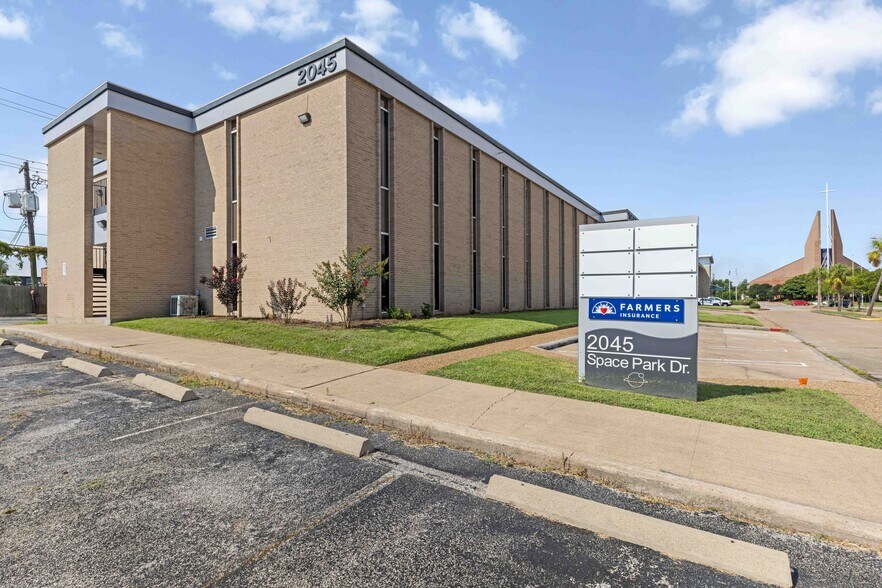 2045 Space Park Dr, Houston, TX à louer - Photo du bâtiment - Image 3 de 24