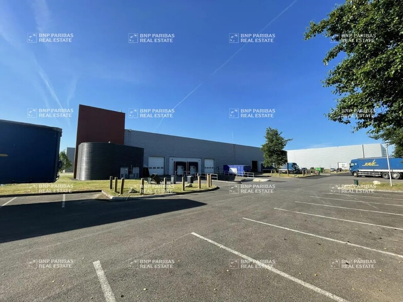 Flex in Lieusaint for lease - Building Photo - Image 1 of 15