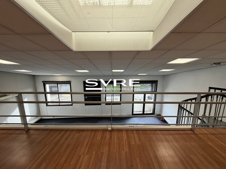 Retail in Marseille for sale - Interior Photo - Image 2 of 12