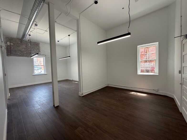 131 W 2nd St, Rutherfordton, NC for lease - Interior Photo - Image 2 of 15