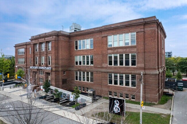 Plus de détails pour 180 Shaw St, Toronto, ON - Commerce de détail à vendre