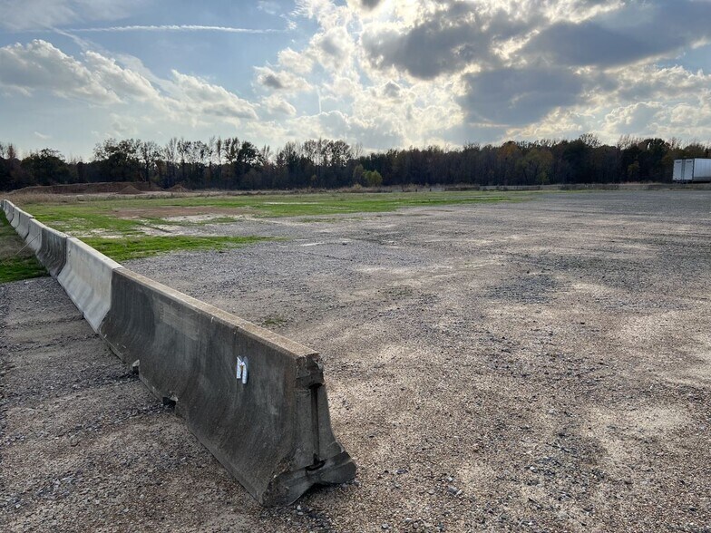 3949 W 70th St, Shreveport, LA à louer - Photo du bâtiment - Image 2 de 7