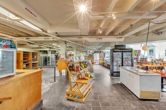 1375 Av Laurier E, Montréal, QC à louer Photo du bâtiment- Image 1 de 28