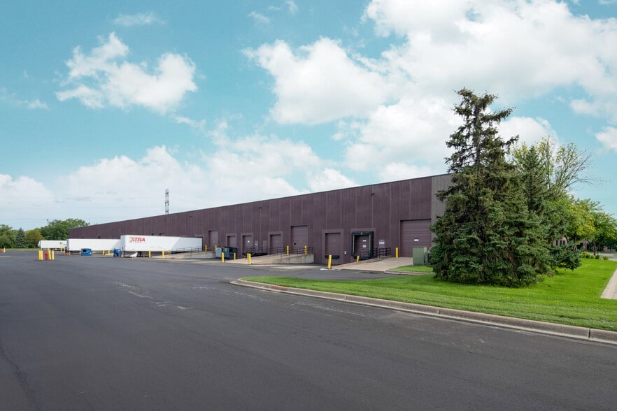 601 Campus Dr, New Brighton, MN for lease - Building Photo - Image 2 of 10