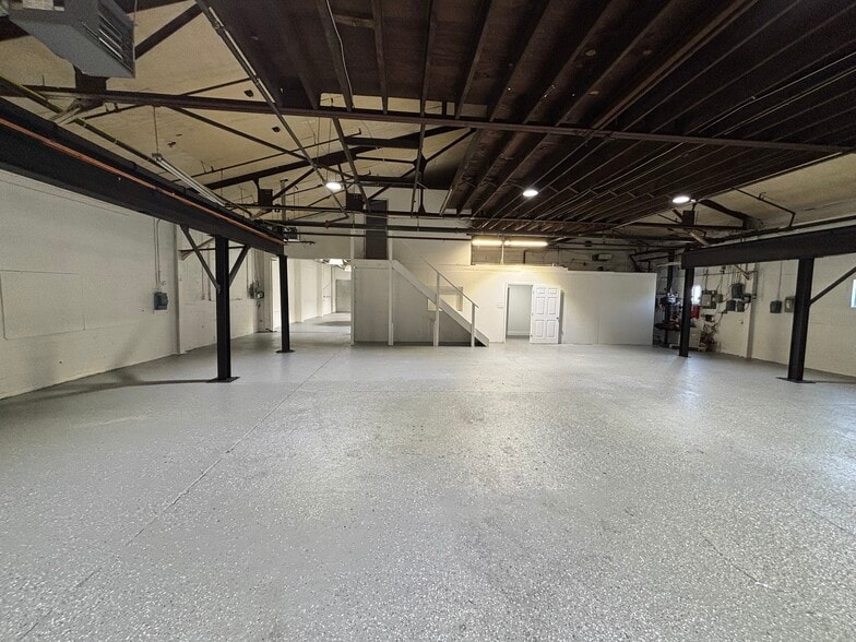 1600 Bannard St, Cinnaminson, NJ for lease - Building Photo - Image 3 of 16