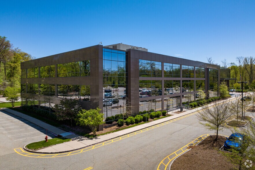 14 Sylvan Way, Parsippany, NJ à louer - Photo du bâtiment - Image 2 de 7