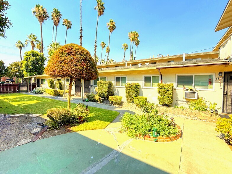 7428-7438 Magnolia Ave, Riverside, CA à vendre - Photo du bâtiment - Image 2 de 6